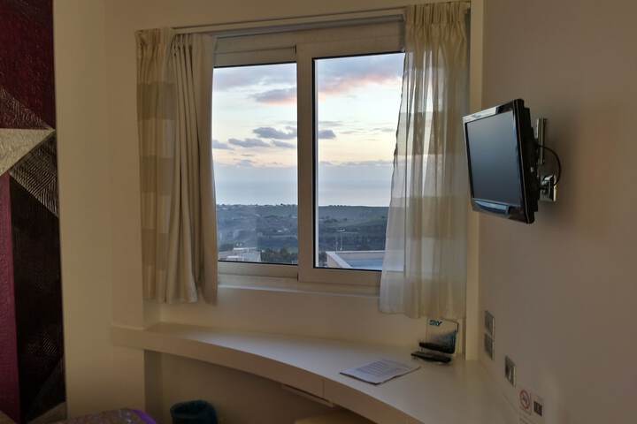 Room 128 of 212