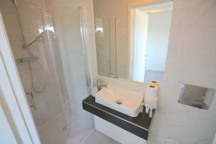 Room 4 of 39