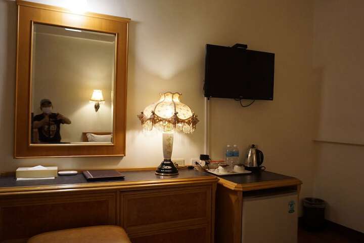 Room 33 of 64