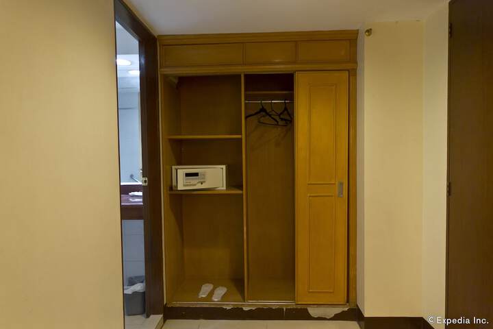 Room 35 of 60