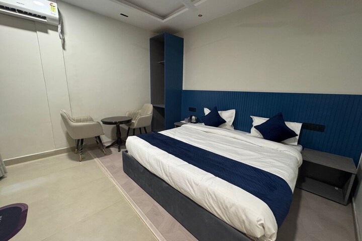Room 6 of 26