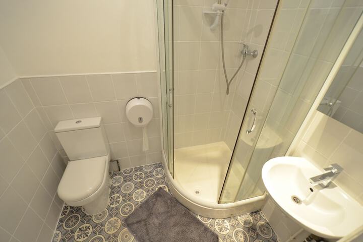 Room 294 of 371