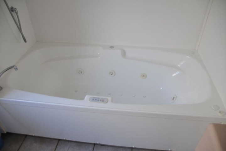 Jetted tub