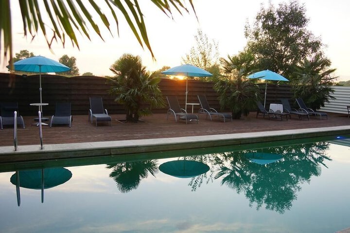 Hotel Pool