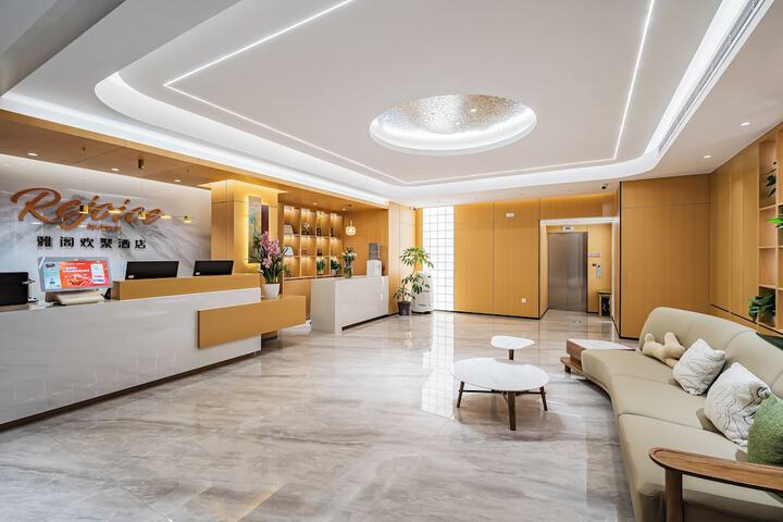 yagehuanjujiudian in Beijing