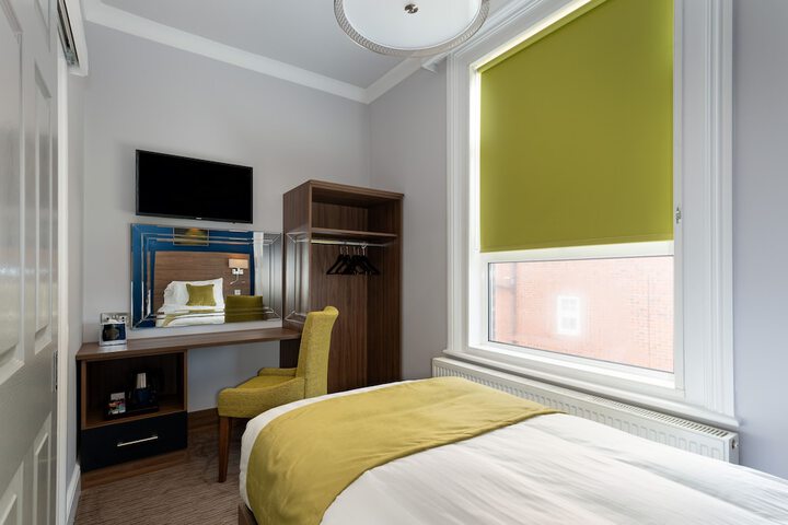 Room 17 of 73