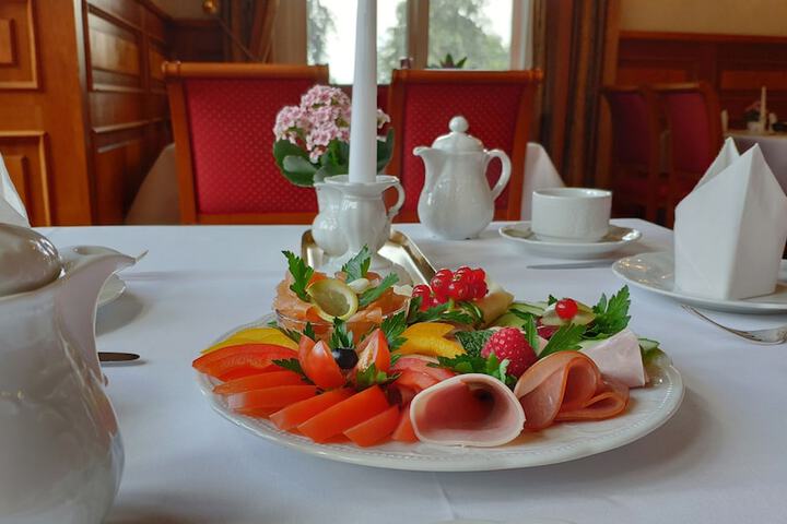 Breakfast/Coffee Service 82 of 115