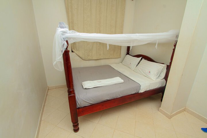 Room 4 of 13