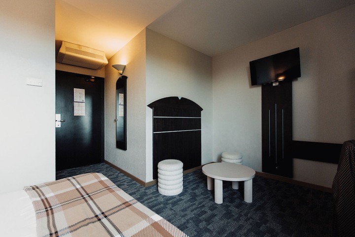 Room 11 of 49