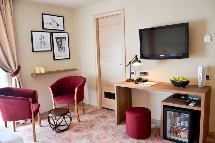 Room 25 of 41