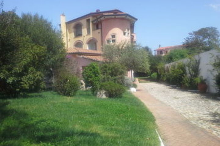 Hotel Exterior 11 of 29
