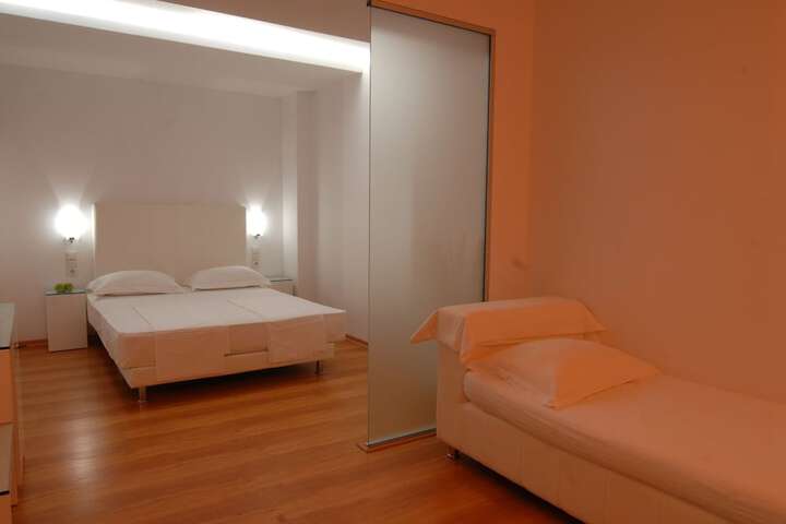 Room 19 of 38