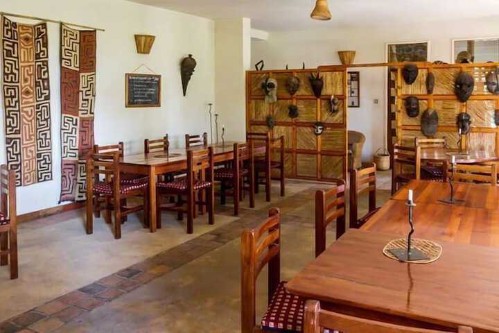 Dining 7 of 11