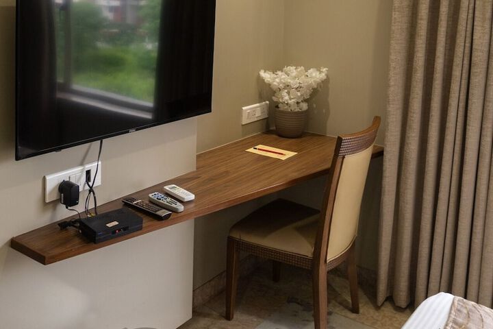 Room 13 of 42