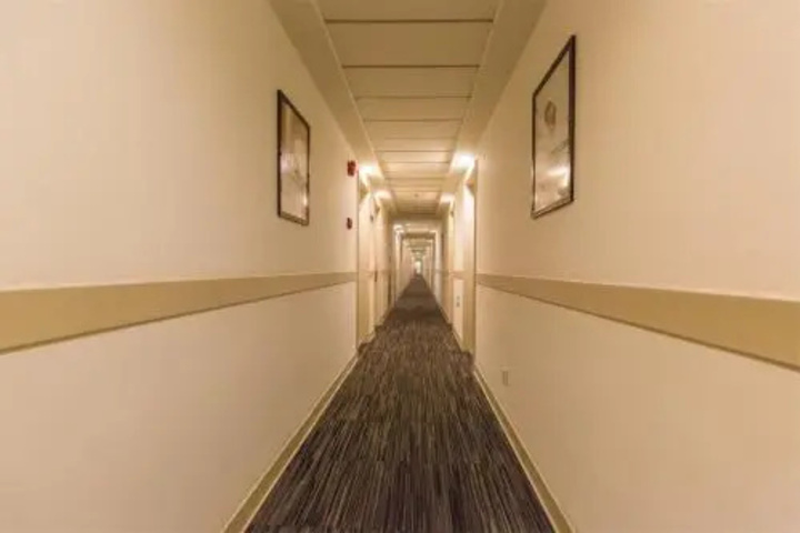 Room 5 of 6