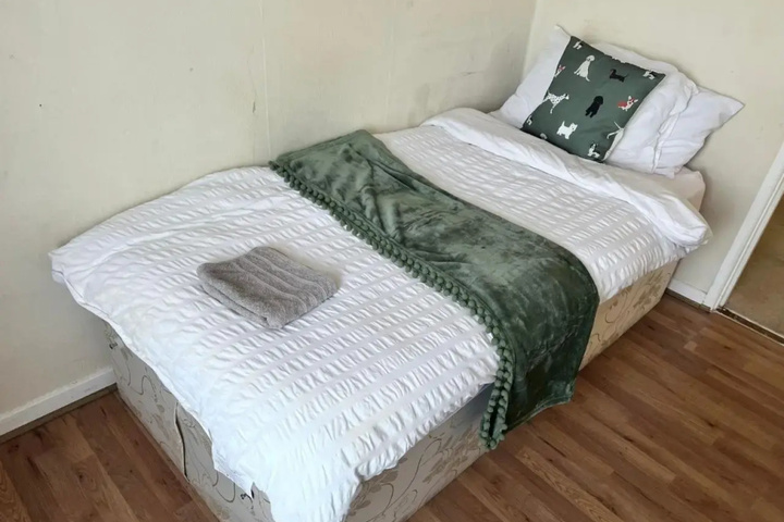 Room 7 of 8