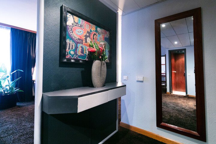 Room 9 of 19