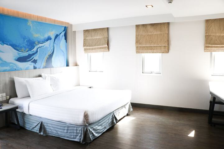 Room 11 of 80