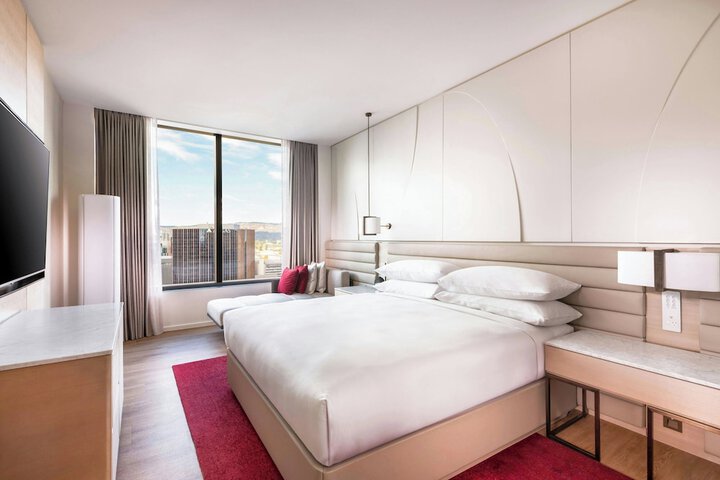 Room 42 of 102