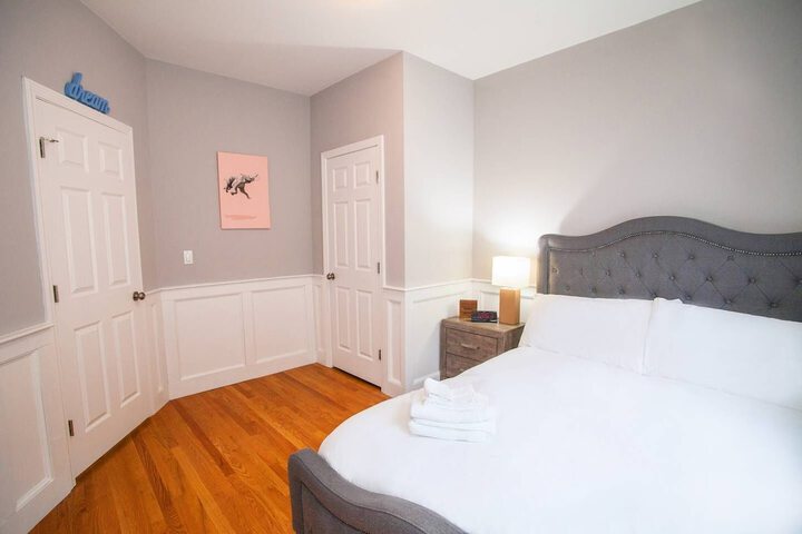 Room 2 of 33