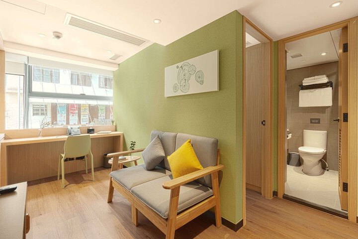 Room 48 of 80