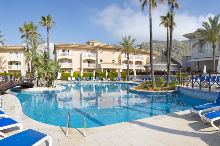 Pools & Facilities