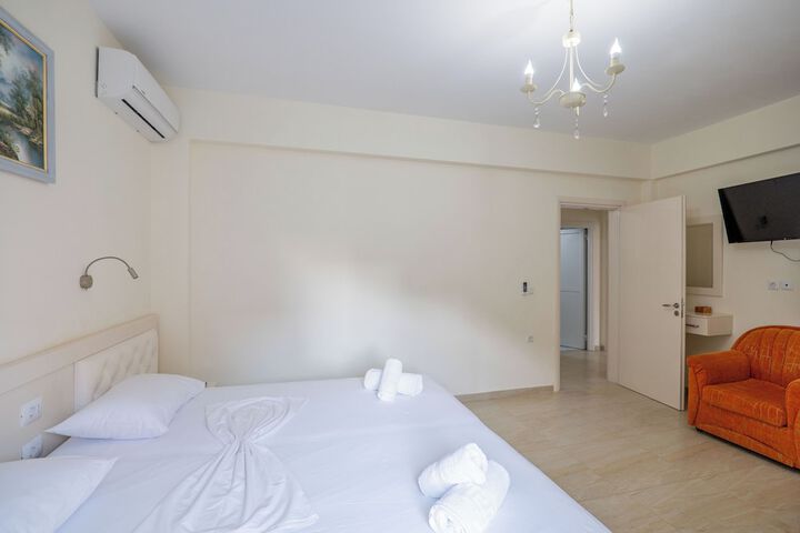 Room 13 of 133