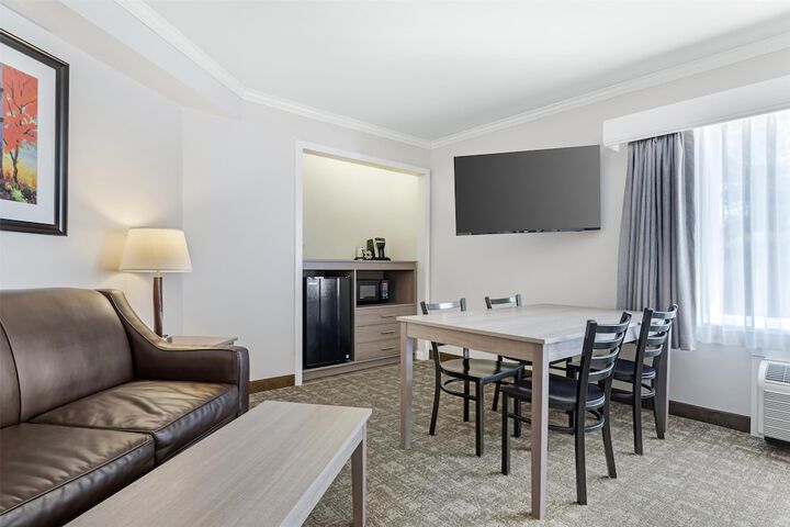 Room 32 of 85