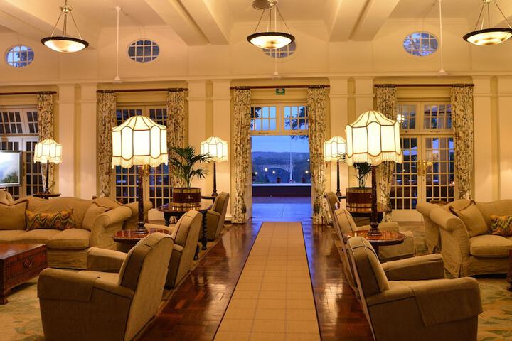 Lounge 94 of 130