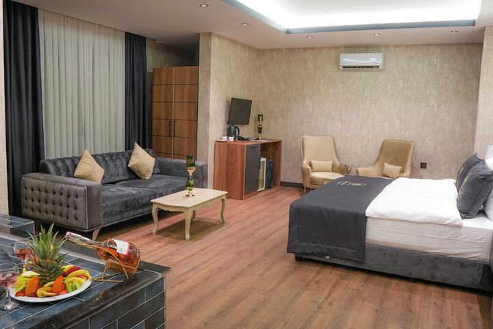 Room 8 of 66