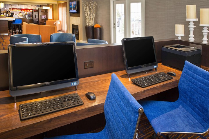Business Center 21 of 24