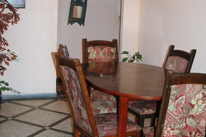 Room 6 of 10