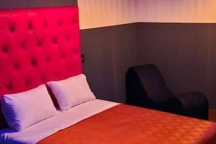 Room 13 of 42
