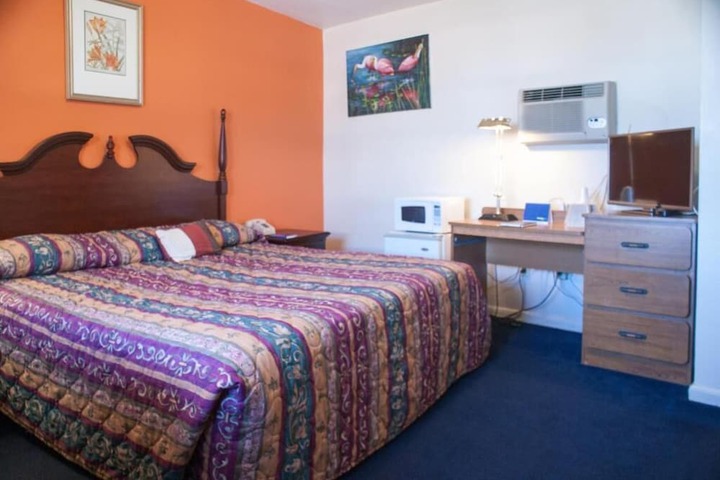 Room 4 of 32