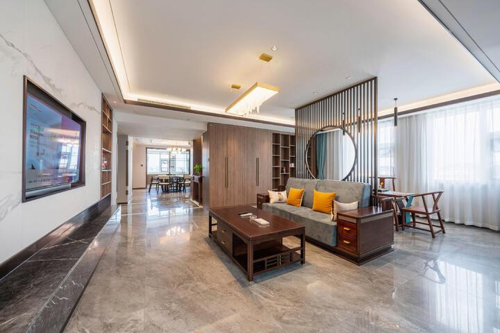 Lounge 19 of 25