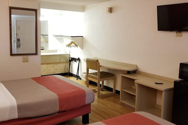 Standard Double Bed (11 of 17)