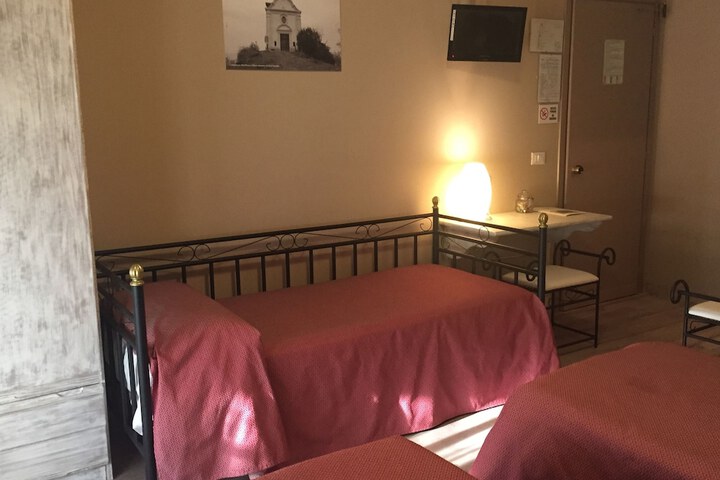 Room 8 of 114