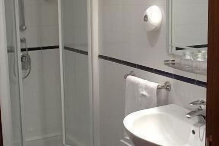 Room 14 of 25