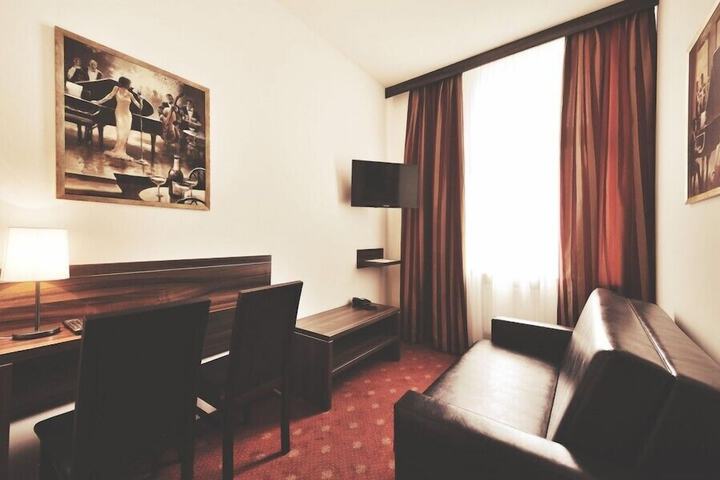 Room 21 of 44