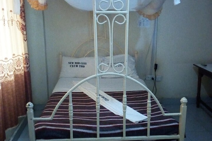 Room 2 of 22