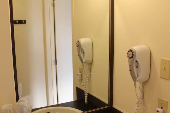 Room 12 of 28