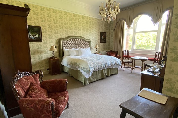 Room 44 of 73