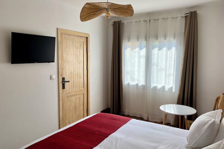 Room 4 of 42