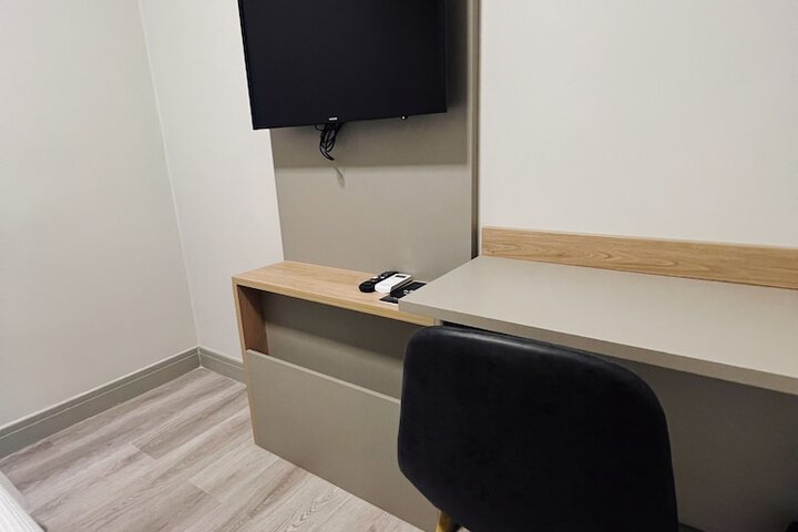 Room 13 of 26