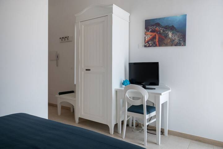 Room 32 of 121