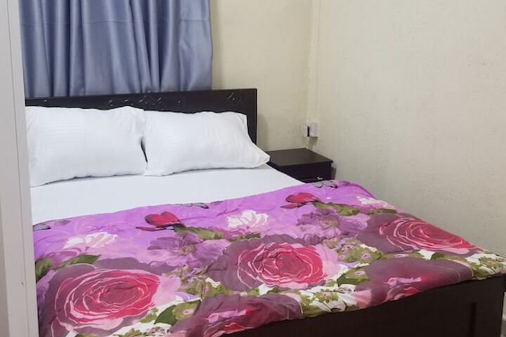 Room 5 of 8