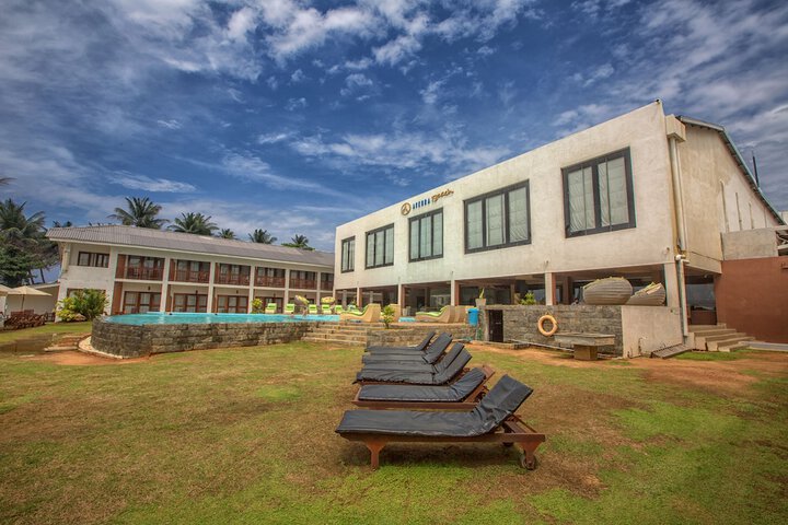 Hotel Exterior 38 of 43