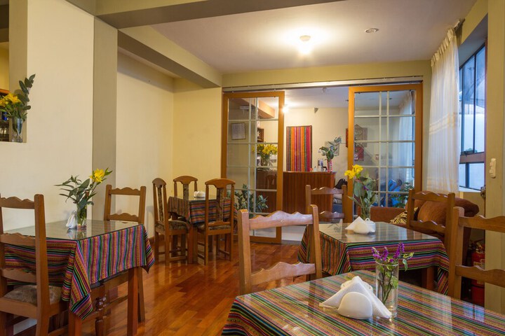 Lounge 16 of 17