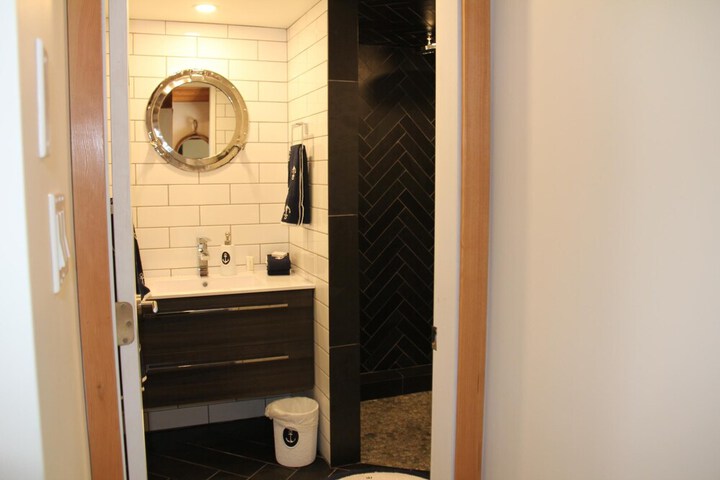 Room 16 of 48