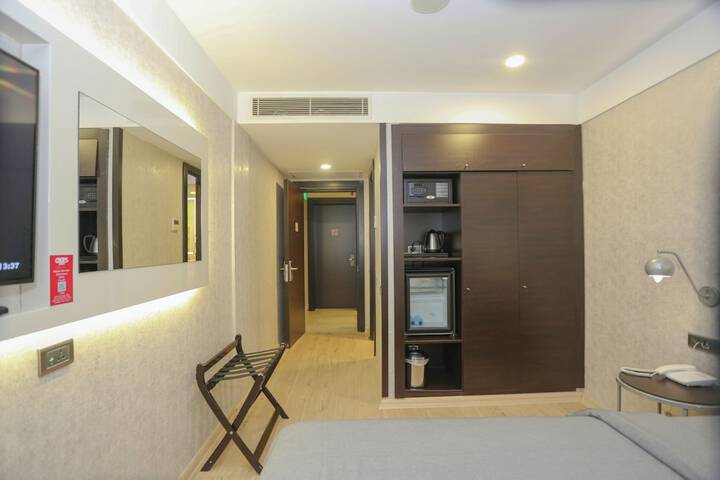 Room 17 of 40